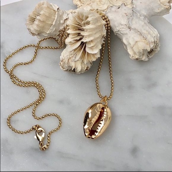 ✨🐚Boho 14k Gold Cowrie Shell Necklace🐚✨✨ - Picture 2 of 5